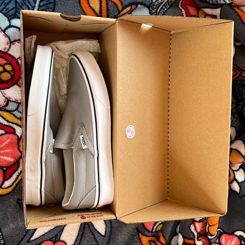 Woman’s Drizzle/True White Classic Slip-on Vans - Picture 1 of 4